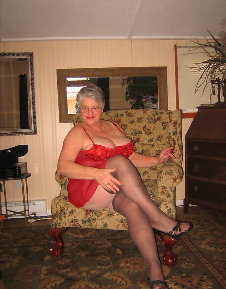 TAC Amateurs offers a free pic gallery with Girdle Goddess in scene with inserting a toy in cunt